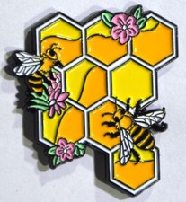 Pin's ABEILLE BEE RUCHE MIEL FLEUR modèle 2