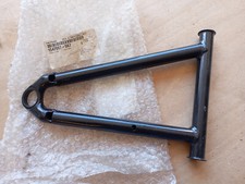 triangle avant gauche quad