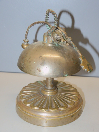 Ancienne sonnette table - de, /