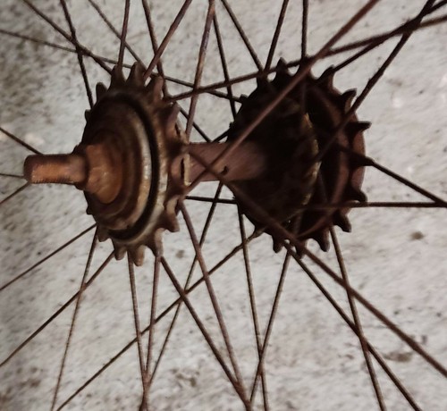 Roue arriere 700 - roue, retournement