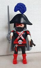 PLAYMOBIL PIRATE AVEC EPEE  PISTOLET ET PLUME BLEUE AVEC FOULARD SUR OEIL BORGNE