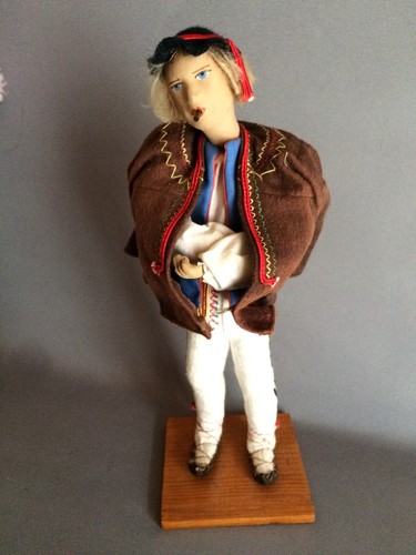 Poupée folklorique ancienne