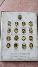 présentoir d'insignes anciens