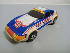 Voiture en tôle ancienne