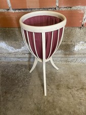 Travailleuse Ancienne Tripode