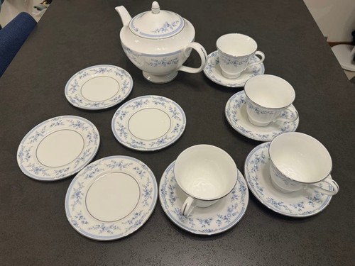 Théière tasse soucoupe - théière,, et