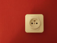 Prise 2 pôles + terre avec