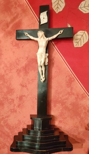 Crucifix christ sculpté sur - crucifix,