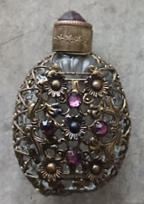 ancien flacon à sel ou de parfum en verre et ciselure dorée .. orné de pierres