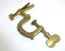 Troisième Main Avec Étau En