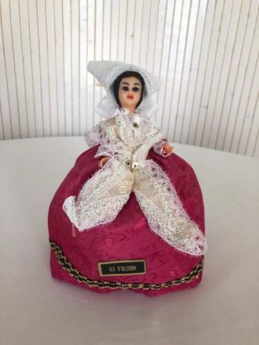 Poupée vintage folklorique - poupée,