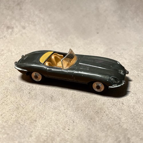 Corgi toys 307 jaguar - corgi,