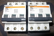 DISJONCTEUR TRIPHASE 25A