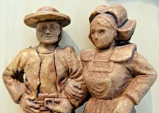 Couple de Bretons - Costumes traditionnels - résine à l ' aspect du bois