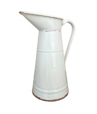 Broc ancien en tôle