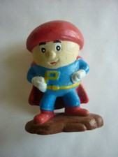   FIGURINE  PAILLOU PUB    COURTEPAILLE  / SUPER HEROS  /  5  CM   
