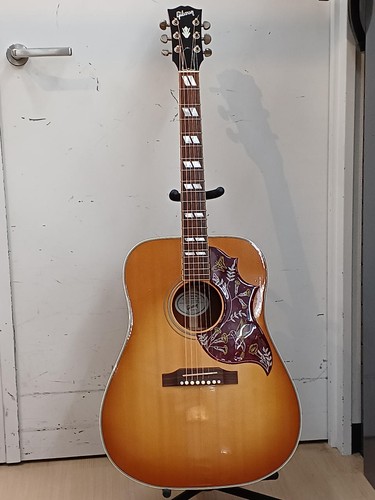 Guitare acoustique électrique