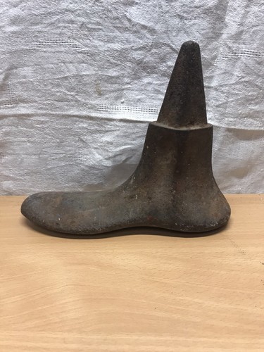 Ancien outil enclume - ancien,