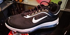 Chaussures Nike Air Max AP Taille 44 Noire Neuve
