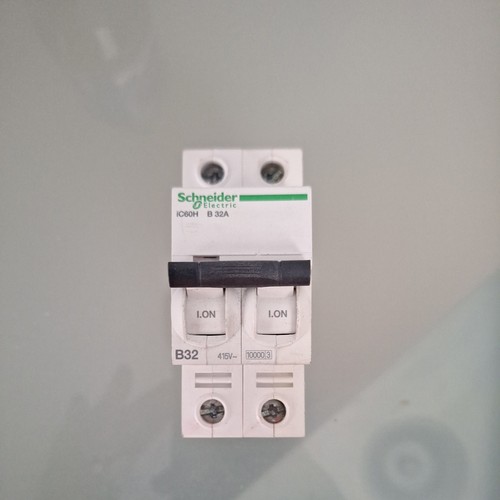 Disjoncteur schneider electric - disjoncteur,