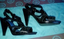 Sandales à Talons Hauts NEUFS en CUIR NOIR de la Marque "ANDRÉ" pointure 38.