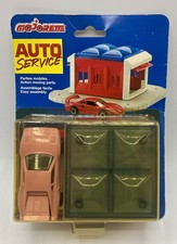 Coffret MAJORETTE Auto Service 704 : Box Garage & Ferrari rose - 1980's - Neuf