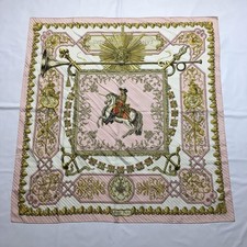 Foulard en soie plissée