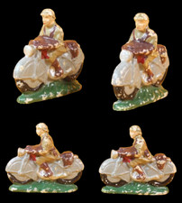 2 MOTOS EN PLATRE et FARINE  /