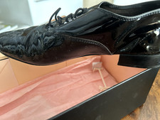 DERBIES REPETTO CUIR DE VEAU VERNIS NOIR T. 40 AVEC PETITES TRACES BLANCHES