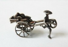 Pousse-pousse carriole Petit pendentif breloque argent massif Bijou ancien 