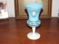 Ancienne  Coupe  en Opaline Bleu avec Camée et Décor Floral Doré Vintage
