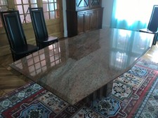 Table de salle à manger en granit cachemire Roche Bobois