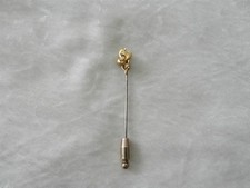 Ancienne épingle à cravate / chapeau Art Nouveau plaqué or décor Gui