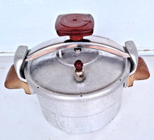 ANCIENNE COCOTTE MINUTE   SEB   3 LITRES ET DEMI  POIGNEES ROUGE 3/1965  SERIE P