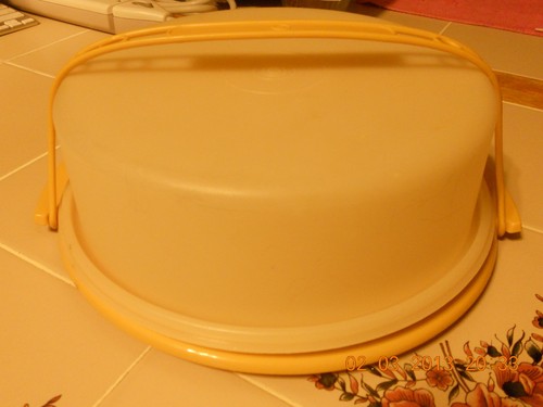 Vintage tupperware pie - vintage,