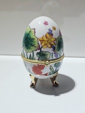 Œuf décoratif en porcelaine