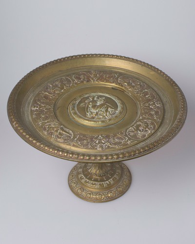 Plat sur piédouche fin - plat, piédouche,