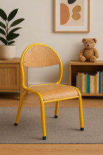 Chaise d’écolier vintage – métal jaune et bois