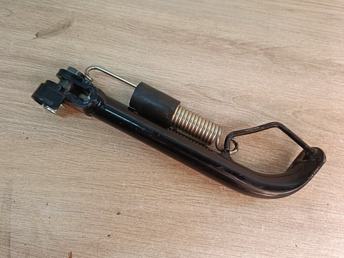 Une bequille laterale avec - une,