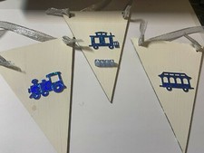 Lot 3 cintres en bois thème train vapeur fanion drapeau personnalisé 3D bleu holo