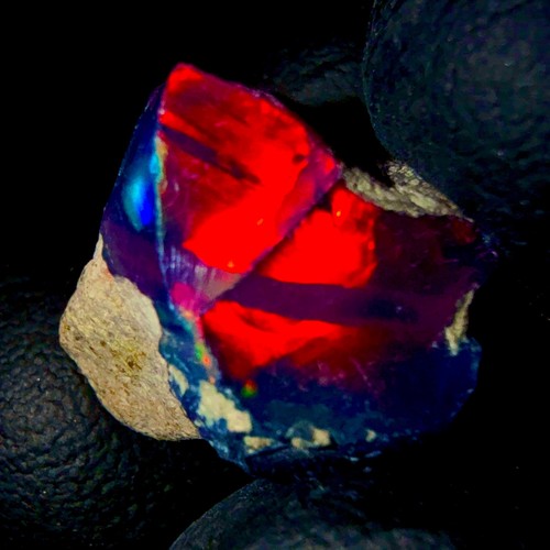 Noir opal gemstone naturel - opal,