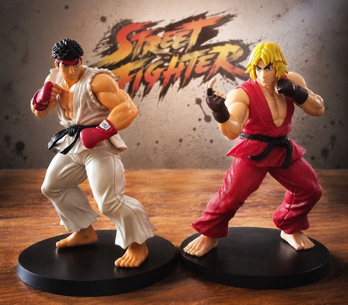 New lot 2 figurines - [new],