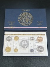 Coffret Monnaie De Paris 1977 Dont 1 Centime Avec Rebord. Fleurs De Coins