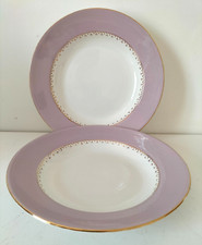 2 assiettes creuses parmes et blanches