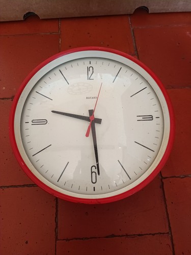 Ancienne horloge murale - ancienne,
