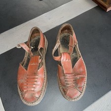 Anciennes chaussures sandalettes cuir 1930