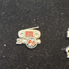 pin's Roland Garros RTL 2000 arthus bertrand tennis Version Argenté