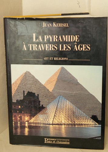 Pyramide travers les - pyramide, à