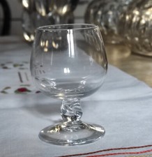 2 verres à liqueur cristal Daum, signé - Modèle Boléro