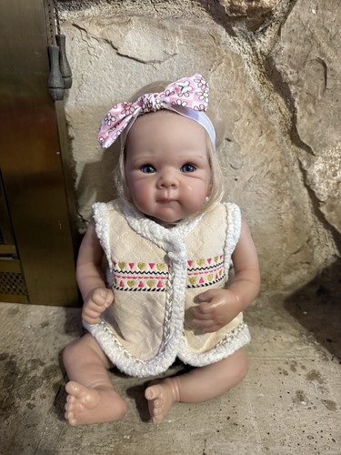 Lifelike reborn baby girl - reborn, doll